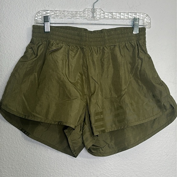 Adidas x Ivy Park Women’s Size Large Green Nylon Athletic Running Gym Shorts - Picture 1 of 12